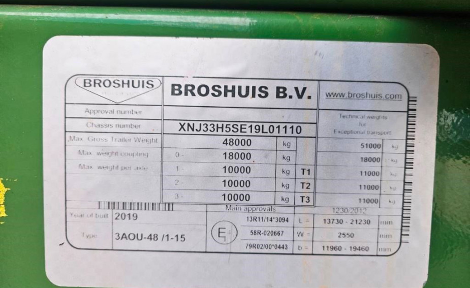 Broshuis 3-ass. Vlakke uitschuifbare oplegger // 3x gestuurd